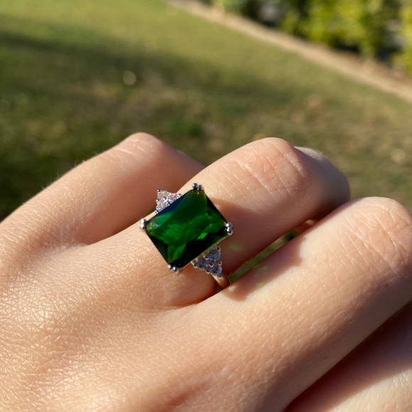 New 925 Sterling Silver Emerald Ring - Picture 8 of 11